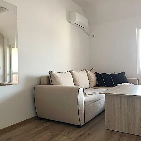 Apartment Orange Briz